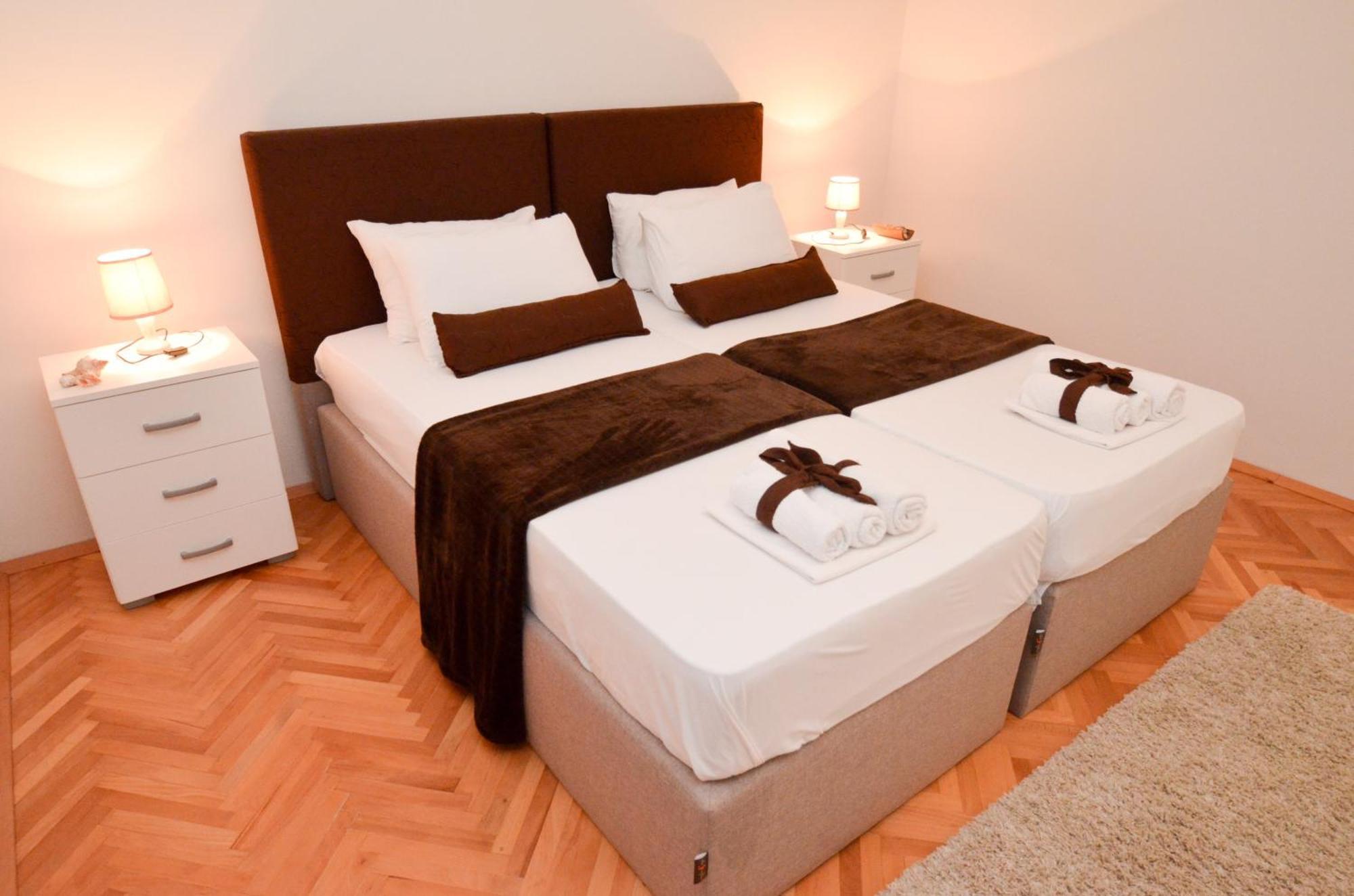 Tea Apartment โกตอร์ ภายนอก รูปภาพ